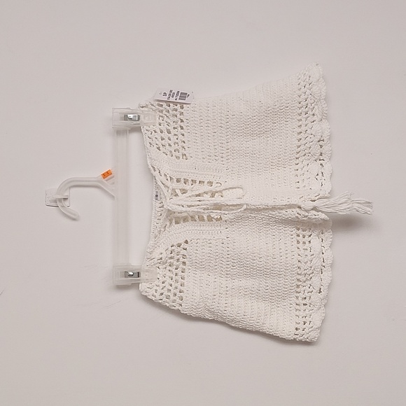 White Off Shoulder Hand Crochet Lace Up Summer Crop Top and Shorts Matching Set - Picture 5 of 16